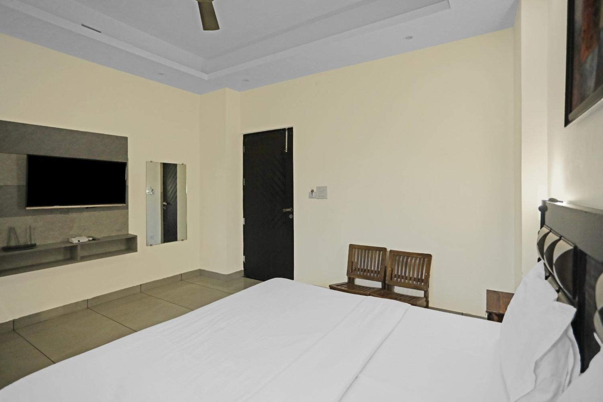 Super Hotel O Heart Beat Hotel Большая Нойда Экстерьер фото